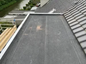 Oplevering van dakrenovatie in Epe