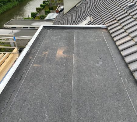 Oplevering van dakdekker in Hoevelaken